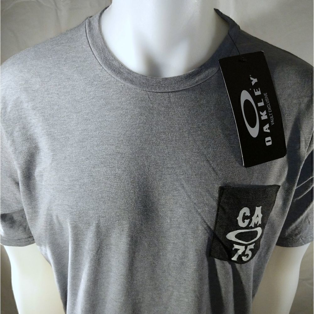 BNWT Oakley CA 72 grey shirt‎